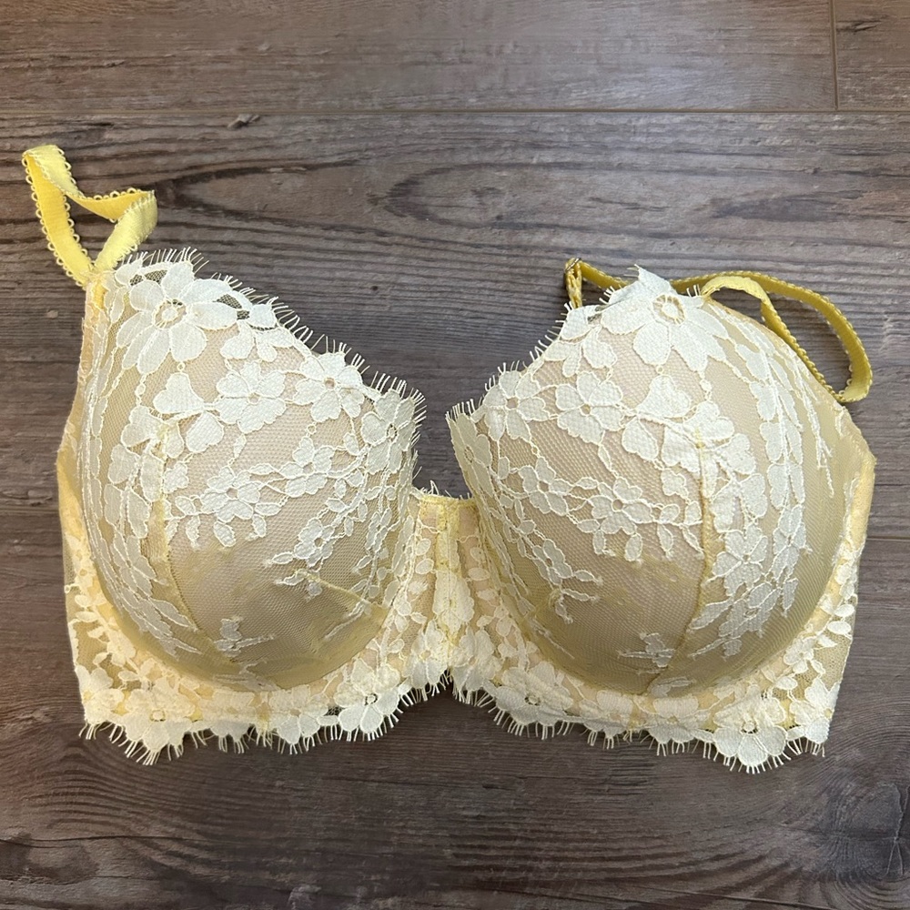 Victoria secret 32DDD bra